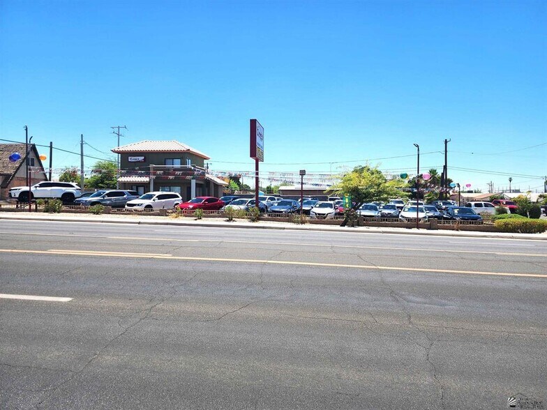 More Photos Of 877 W 8th St, Yuma Auto Dealership For Sale