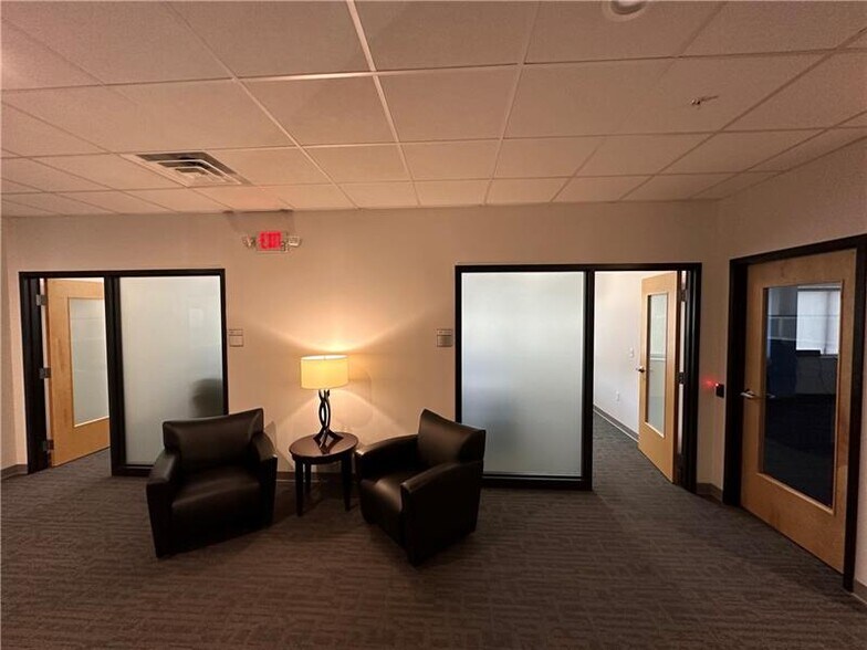 More Photos Of 800 Regis Ave, Pittsburgh Medical For Lease