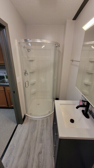 More Photos Of 408 4th St, Centuria Storefront For Lease