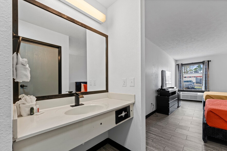 More Photos Of 53 Heritage St, Baxley Hotel For Sale