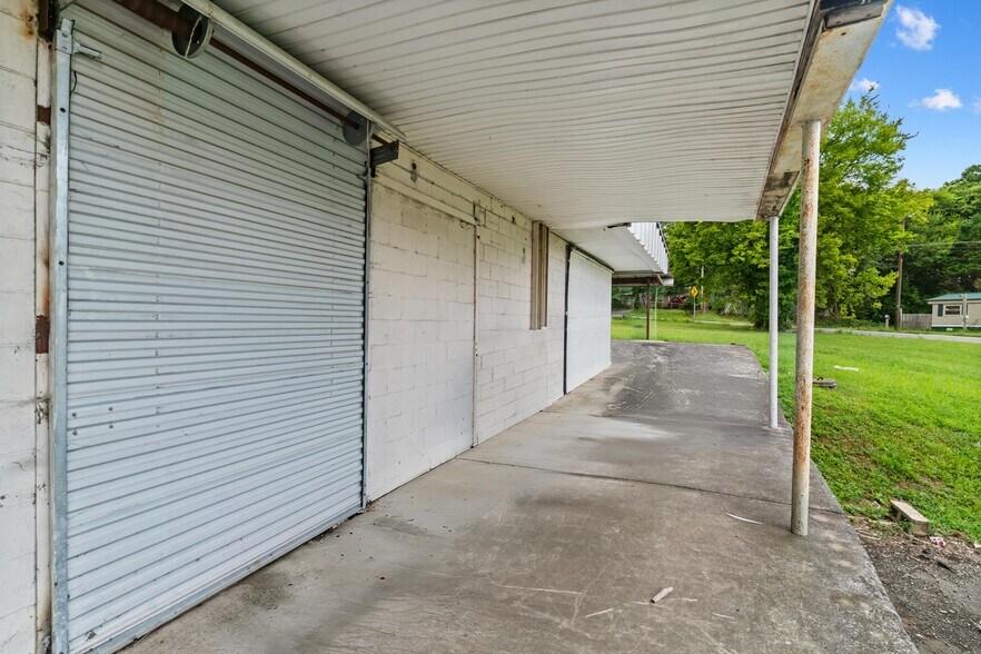 More Photos Of 1402 Riverbend Rd, Dalton General Retail For Sale