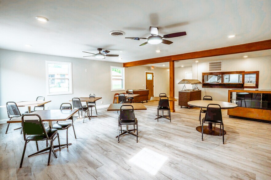 More Photos Of 20805 Seminary St, Hollow Rock Flex For Lease