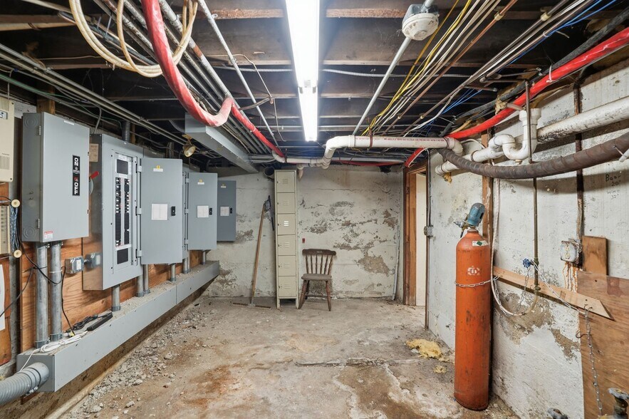 More Photos Of 332 Farnum Pike, Smithfield Restaurant For Sale