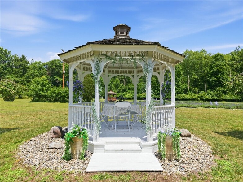 More Photos Of 5822 Paradise Valley Rd, Cresco Freestanding For Sale
