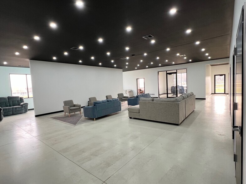 More Photos Of 22800 Highway H, Sedalia Manufacturing For Sale