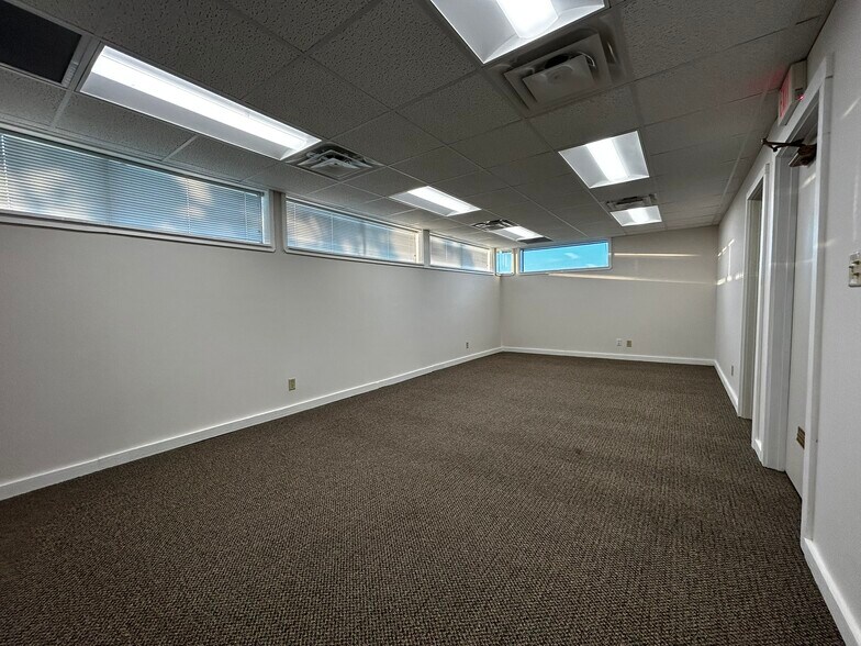 More Photos Of 6820 Roosevelt Ave, Middletown Medical For Lease