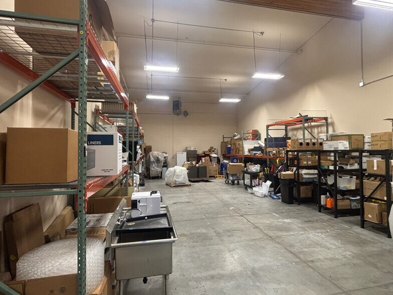 More Photos Of 63056 NE Lower Meadow Dr, Bend Light Distribution For Lease