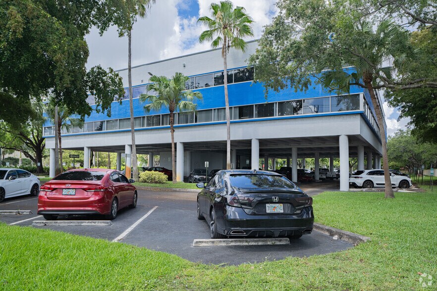More Photos Of 5701 NW 88th Ave, Tamarac Office For Lease