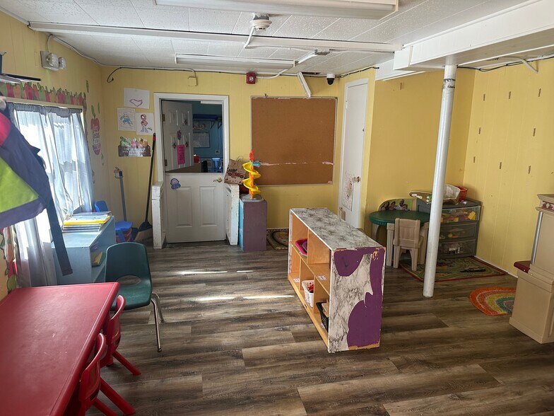 More Photos Of 1300 NW 6th St, Gainesville Office For Sale