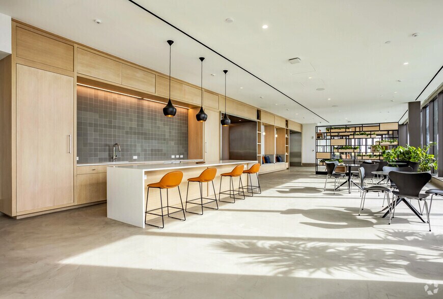 More Photos Of 1001 Water St, Tampa Office For Lease