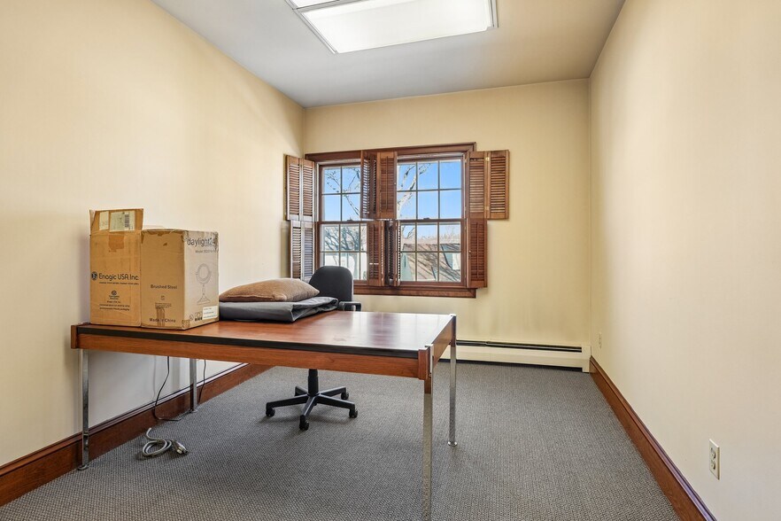 More Photos Of 37 Park Ave, Lyndhurst Office For Sale