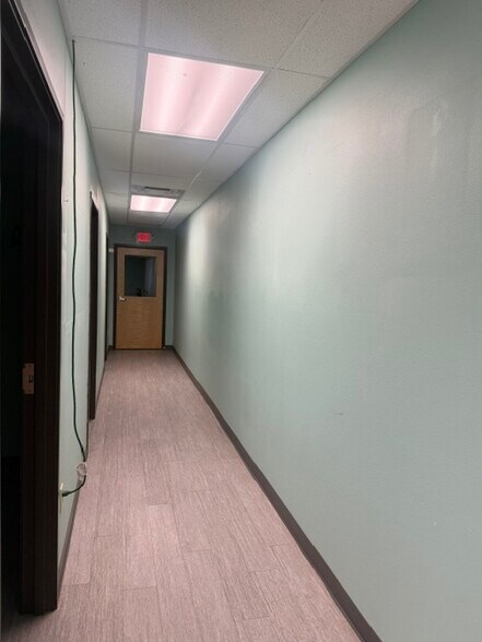 More Photos Of 10141 Coors Blvd NW, Albuquerque Veterinarian Kennel For Lease