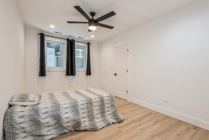 More Photos Of 1535 W Estes Ave, Chicago Multifamily For Sale