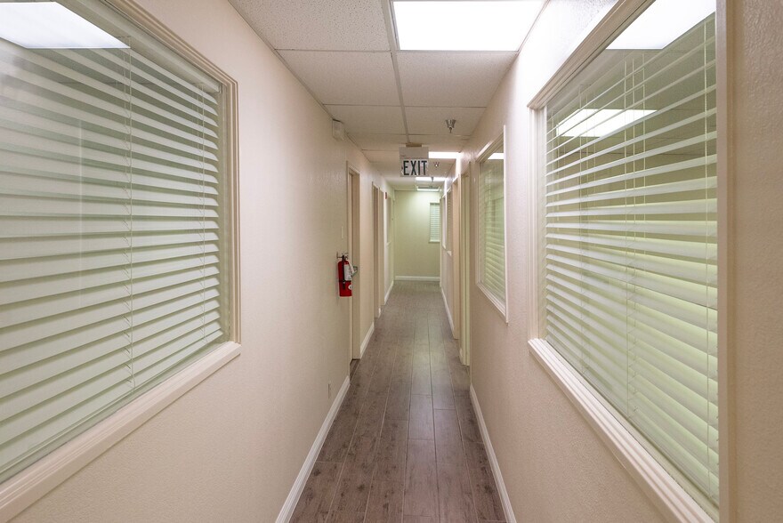 More Photos Of 5430 W Sahara Ave, Las Vegas Office For Lease