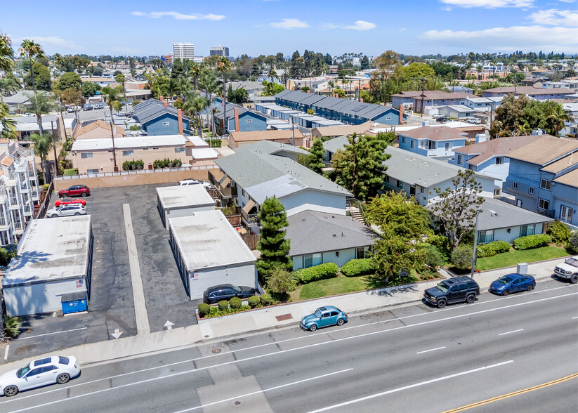 Primary Photo Of 7701 Yorktown Ave, Huntington Beach Apartments For Sale