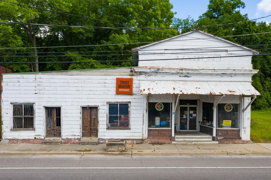 More Photos Of 242 Porcher Ave, Eutawville Freestanding For Sale