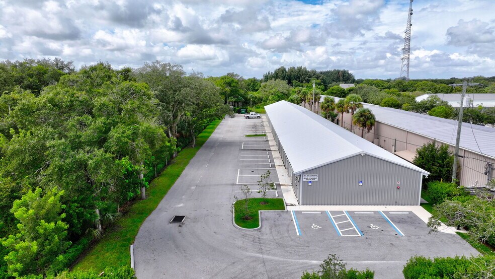 More Photos Of 3801-3815 Oleander Ave, Fort Pierce Warehouse For Lease
