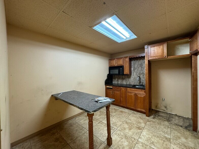 More Photos Of 1010 Us-27 Hwy, Sebring Office For Lease