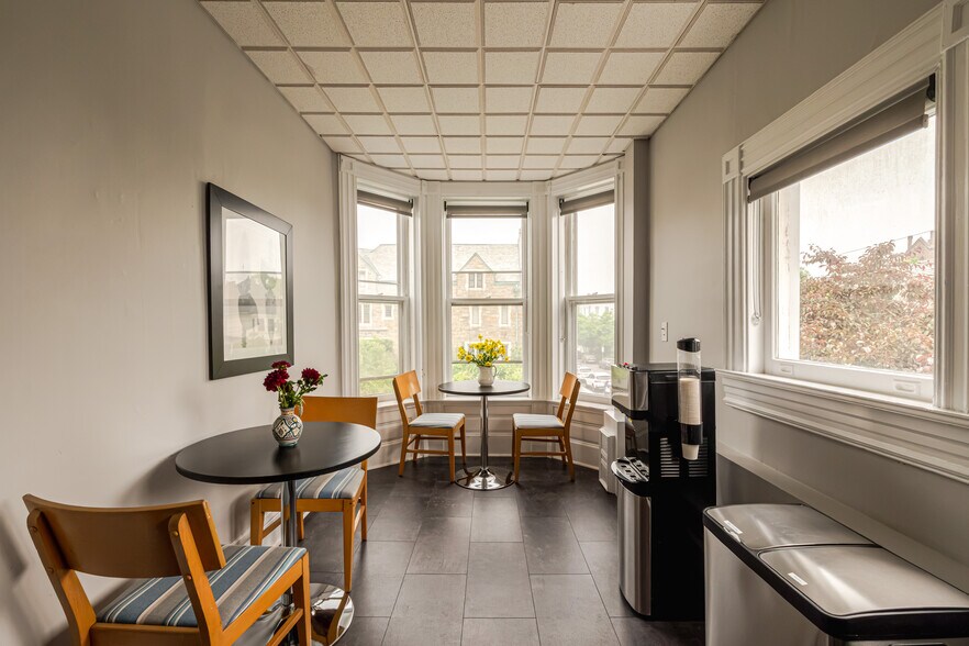 More Photos Of 437 E Allen St, Hudson Office For Sale