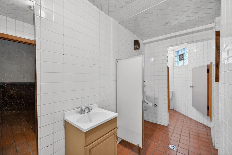 More Photos Of 4369 N Elston Ave, Chicago Specialty For Sale