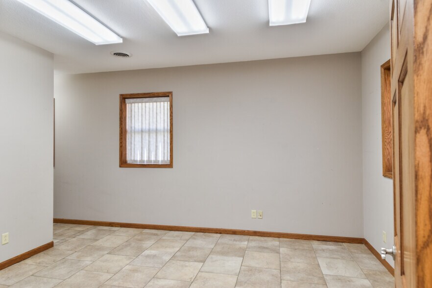 More Photos Of 1311 N Division St, Pontiac Warehouse For Sale