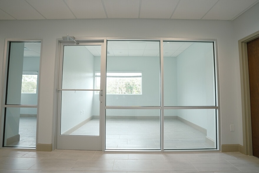 More Photos Of 5224 S Orange Ave, Orlando Showroom For Lease