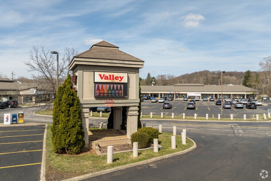 More Photos Of 1562 Akron Peninsula Rd, Akron Storefront For Lease