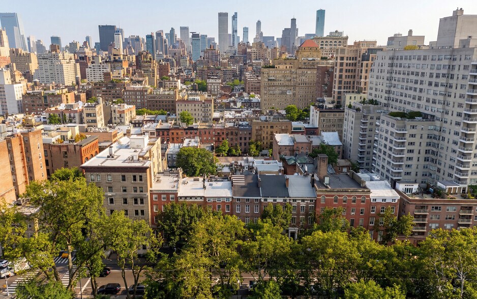 More Photos Of 23 Washington Sq N, New York Apartments For Sale