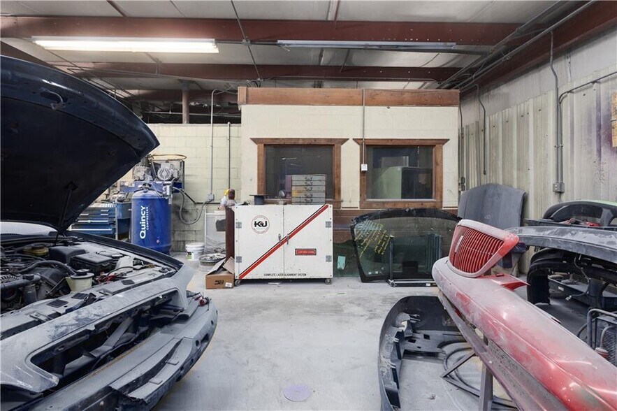 More Photos Of 3709 Pickett Rd, Saint Joseph Auto Repair For Sale