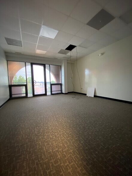 More Photos Of 943 Glenwood Station Ln, Charlottesville Medical For Lease