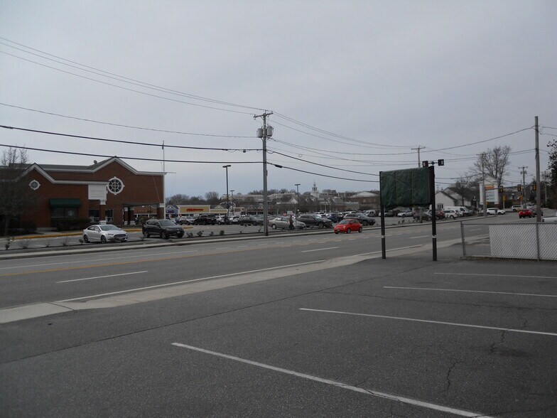 More Photos Of 124 E Main Rd, Middletown General Retail For Lease