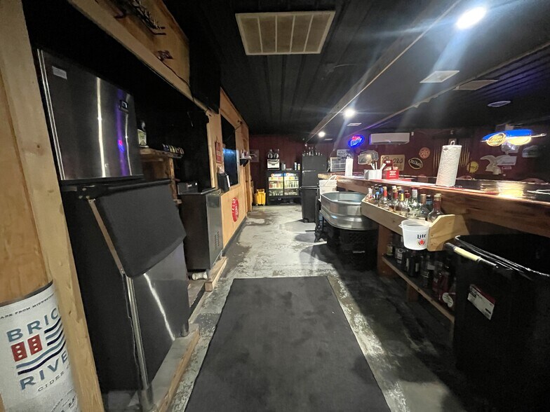 More Photos Of 219 Main St, Hale Flex For Sale