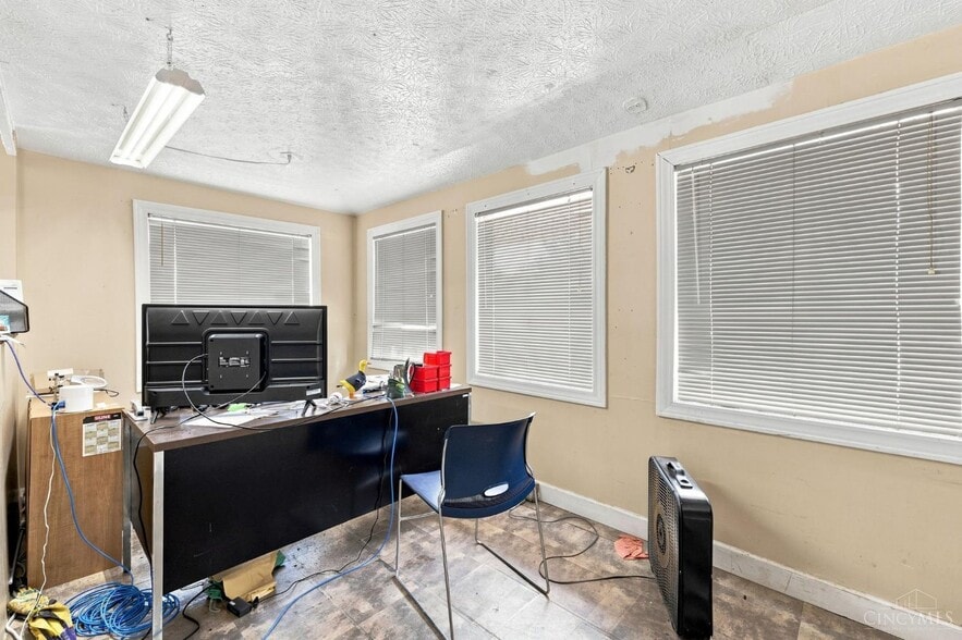 More Photos Of 1077 Millville Ave, Hamilton Freestanding For Sale