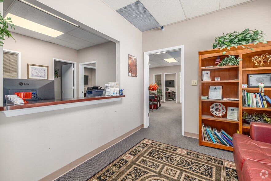 More Photos Of 101 Century 21 Dr, Jacksonville Office For Lease