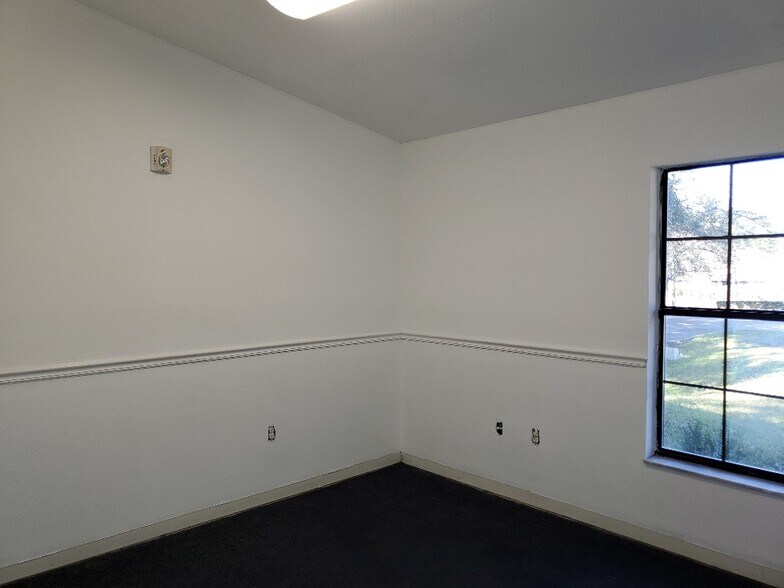 More Photos Of 113 W Chapman Rd, Oviedo Office For Lease