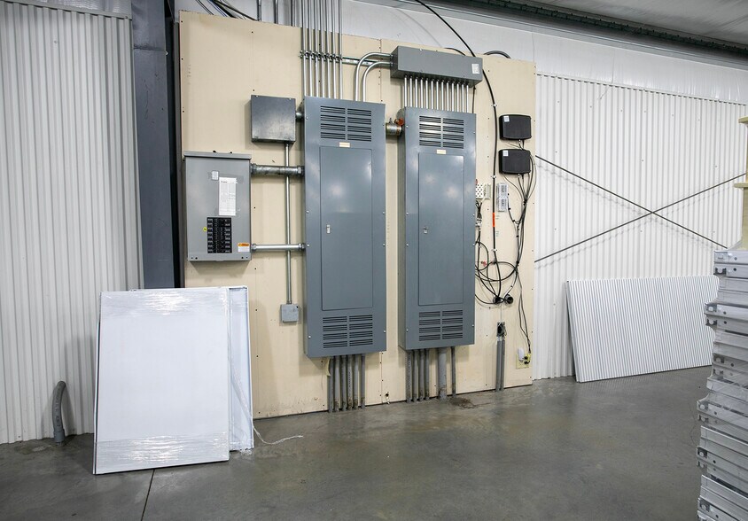 More Photos Of 4285 Hwy 31 W, Tyler Showroom For Lease