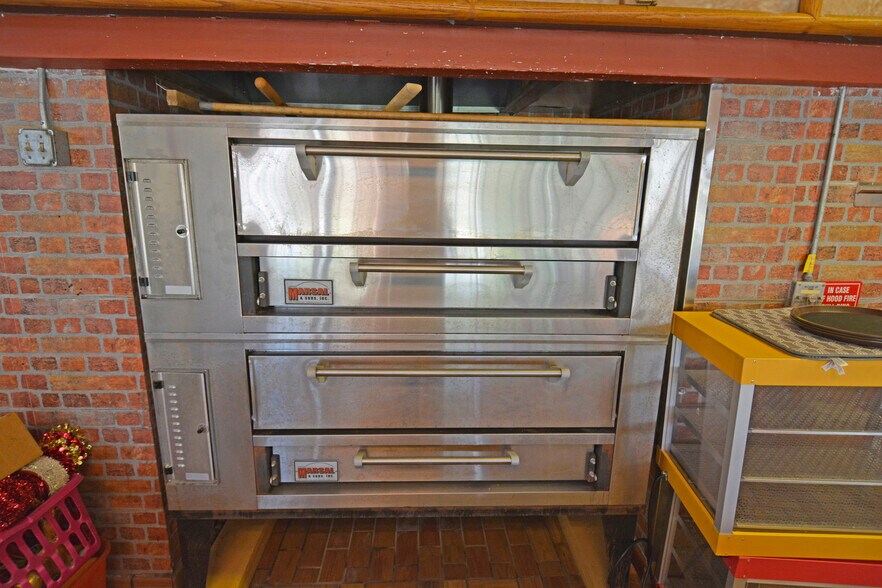 More Photos Of 101 N Us-17, Palatka Drugstore For Sale