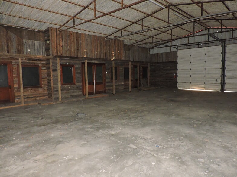 More Photos Of 920 W Mason St, Mabank Manufacturing For Sale