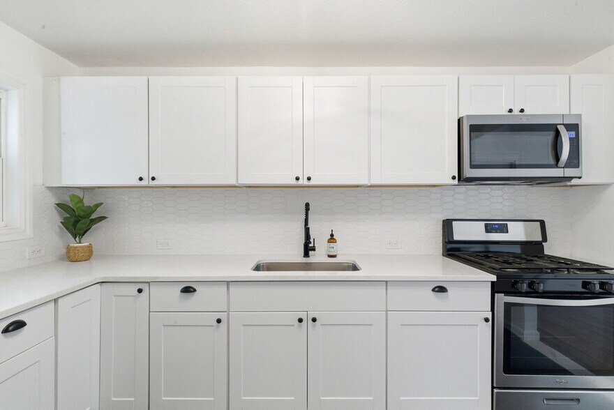 More Photos Of 112 W Akard St, Weatherford Flex For Sale