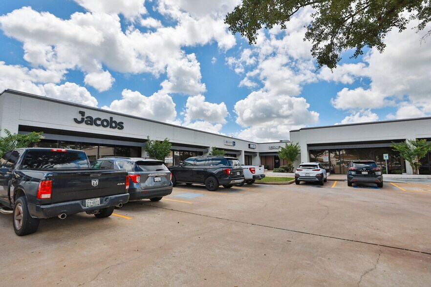 More Photos Of 457-491 This Way St, Lake Jackson Office For Lease