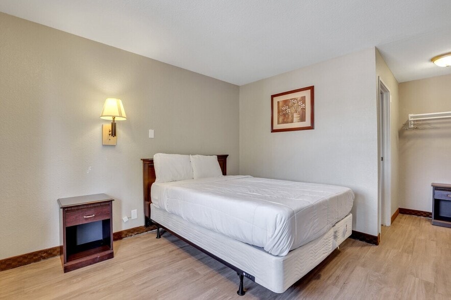 More Photos Of 4071 US 17, Richmond Hill Hotel For Sale
