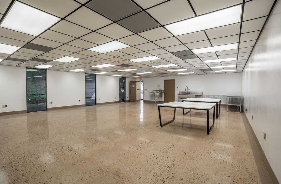 More Photos Of 212 W National Rd, Vandalia Office For Sale