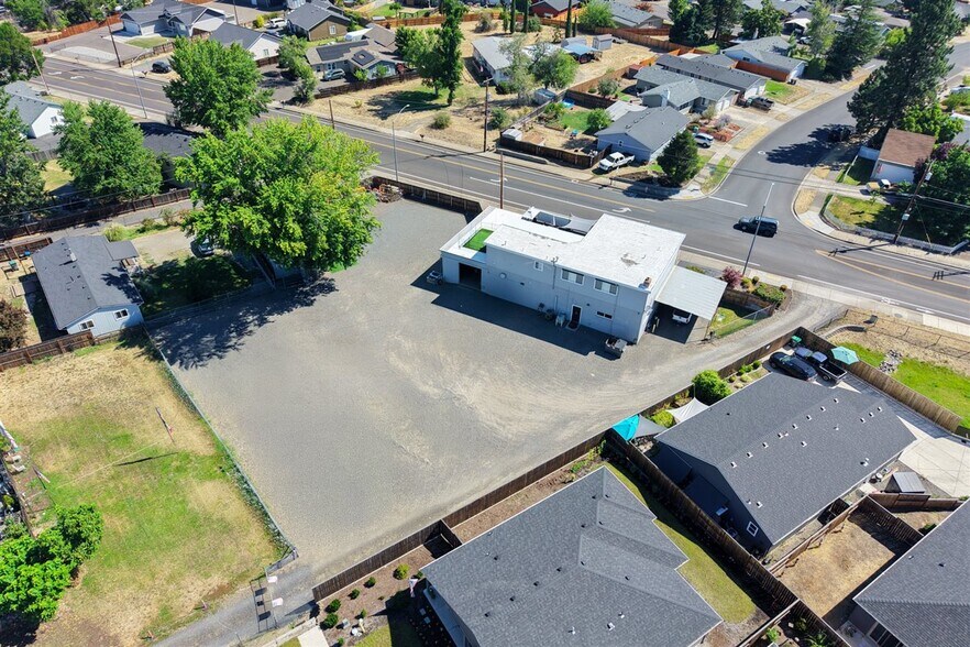 More Photos Of 2937 Merriman Rd, Medford Storefront Retail Residential For Sale