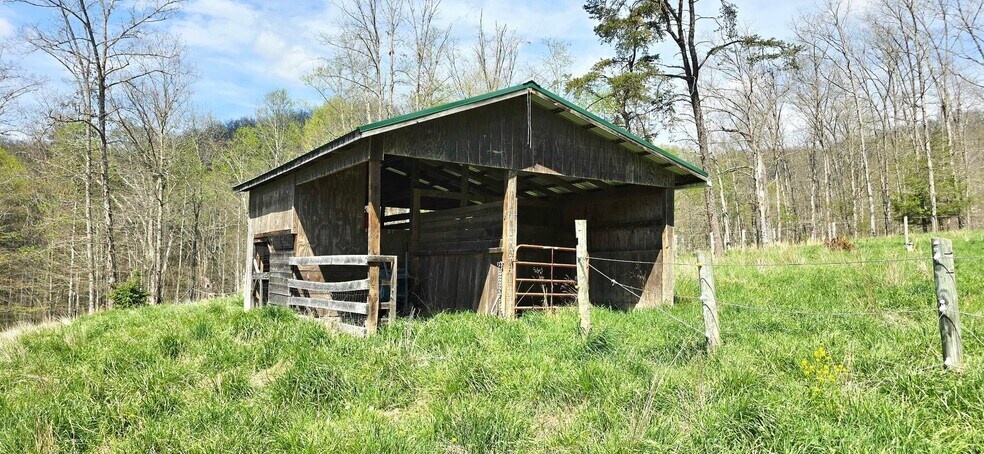 More Photos Of 158 Academy Lane Dr, Pence Springs Hotel For Sale