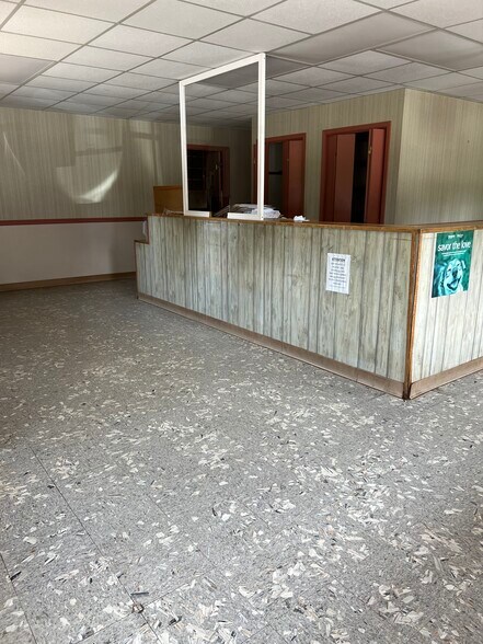 More Photos Of 988 Highway 75, Hiawassee Office For Sale