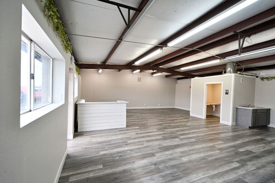 More Photos Of 100 Schertz Pky, Schertz Freestanding For Sale