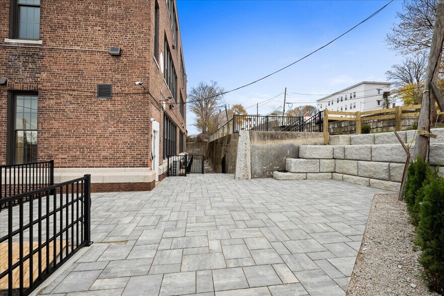 More Photos Of 22 Waverly St, Worcester Apartments For Sale