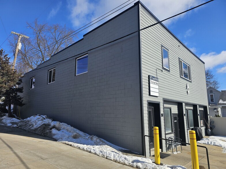 More Photos Of 127-131 E Commerce St, Milford Loft Creative Space For Sale