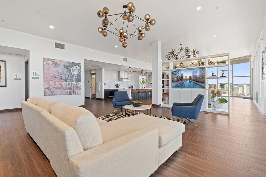 More Photos Of 4229 N FM 620 Hwy, Austin Showroom For Sale