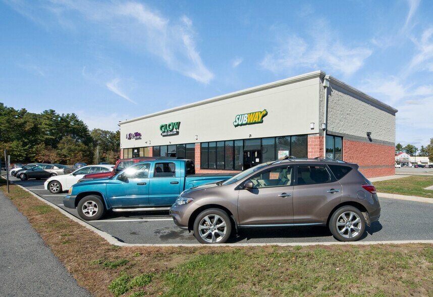 More Photos Of 2100 Bay St, Taunton General Retail For Sale